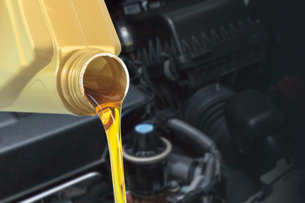 motor oil pouring